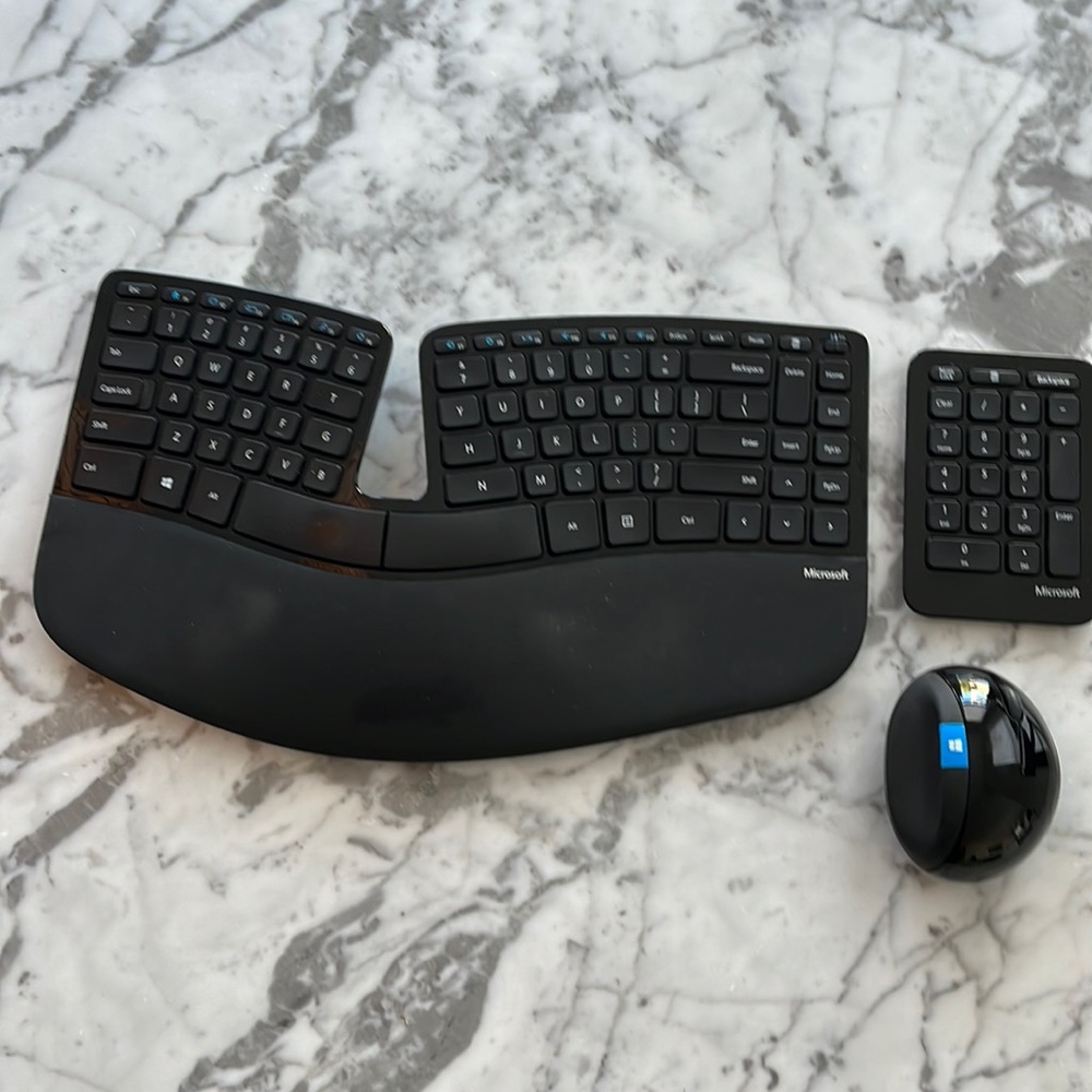 Microsoft Sculpt Ergonomic Desktop USB Port Keyboard and Mouse Combo (L5V-00002)